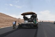 ببینید| عملیات آسفالت ریزی محور دامغان-دیباج(محدوده چشمه علی-کلاته رودبار)
