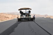 ببینید| عملیات آسفالت ریزی محور دامغان-دیباج(محدوده چشمه علی-کلاته رودبار)