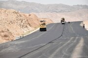 ببینید| عملیات آسفالت ریزی محور دامغان-دیباج(محدوده چشمه علی-کلاته رودبار)