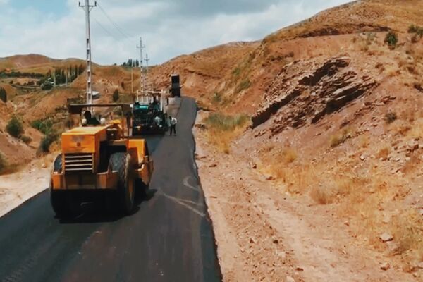 ویدیو|آغاز عملیات روکش آسفالت محور روستایی دیزان – ناریان در شهرستان طالقان