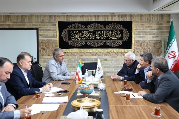 ببینید | نشست مشترک استاندار خراسان شمالی و مدیرکل راه و شهرسازی استان با مدیرعامل سازمان ملی زمین و مسکن