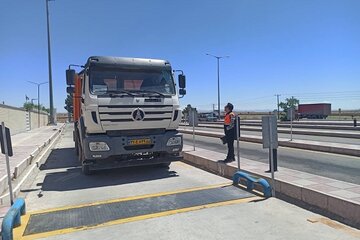کشف و شناسایی بیش از ۱۴۹۰ تخلف اضافه تناژ در سطح محورهای خراسان جنوبی