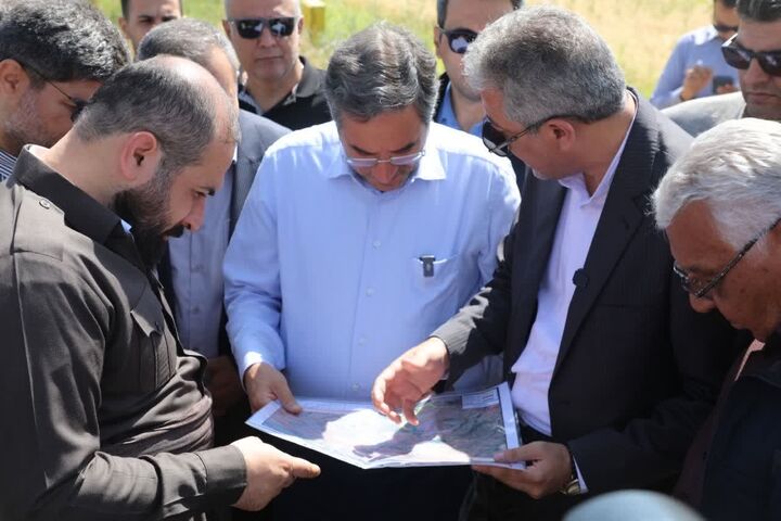 ۶ کیلومتر دیگر از مسیر تردد زائران اربعین حسینی تعریض و بهسازی شد بازدید استاندار آذربایجانغربی به همراه مدیرکل و رییس شورای هماهنگی راه و شهرسازی آذربایجانغربی از طرح راهسازی محور نقده-پیرانشهر
