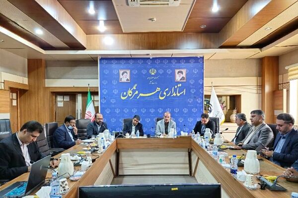 حرکت به سوی آیندهای تابآور/ تخصیص ۷۰ درصدی قیر رایگان برای معابر خاکی محلات هدف هرمزگان جلسه ستاد بازآفرینی هرمزگان