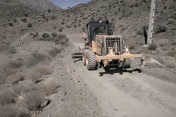 پایان ۱۲۰ کیلومتر تیغ زنی راه‌های روستایی در زرند کرمان