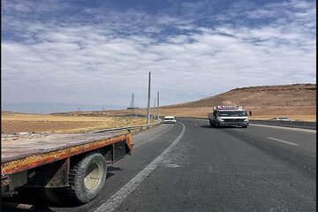 ببینید|نصب چراغ‌های LED در راستای ارتقای خدمت رسانی و بهره دهی و ارتقای ایمنی محورهای منتهی به مرز تمرچین در آستانه اربعین