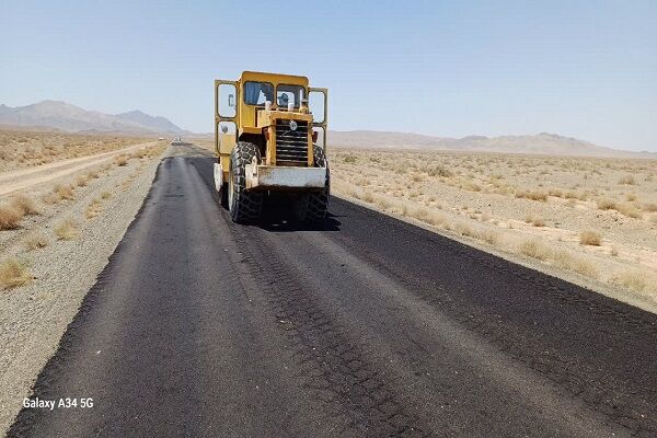 پایان موفقیتآمیز عملیات آسفالتریزی در محور بحرانی بیارجمند – بردسکن شرق سمنان