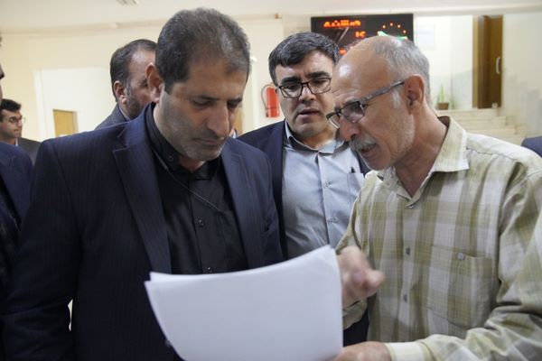 ببینید | دیدار چهره‌به‌چهره مدیرکل و معاونین اداره کل راه و شهرسازی استان اصفهان با مردم شهرستان‌های فریدونشهر و چادگان