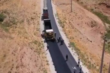 ویدئو| اجرای بهسازی و آسفالت راه روستای قاوشق به طول ۴۱۰۰ متر توسط اداره راهداری و حمل و نقل جاده ای بیجار(کردستان)