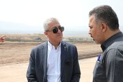 بازدید پیمان آرامون مدیرکل راه وشهرسازی آذربایجان‌غربی از روند آماده‌سازی سایت ۵۰ هکتاری طرح نهضت ملی مسکن در شهرستان خوی