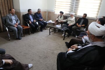 دیدار پيمان آرامون مدیر کل و رئیس شورای هماهنگی راه و شهرسازی آذربایجان‌غربی با حجت‌الاسلام‌والمسلمین سید مهدی قریشی نماینده‌ ولی فقیه در آذربایجان‌غربی و امام جمعه ارومیه