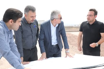 ببینید| بازدید مدیرکل راه و شهرسازی آذربایجان‌غربی از روند آماده‌سازی سایت ۵۰ هکتاری طرح نهضت ملی مسکن در شهرستان خوی