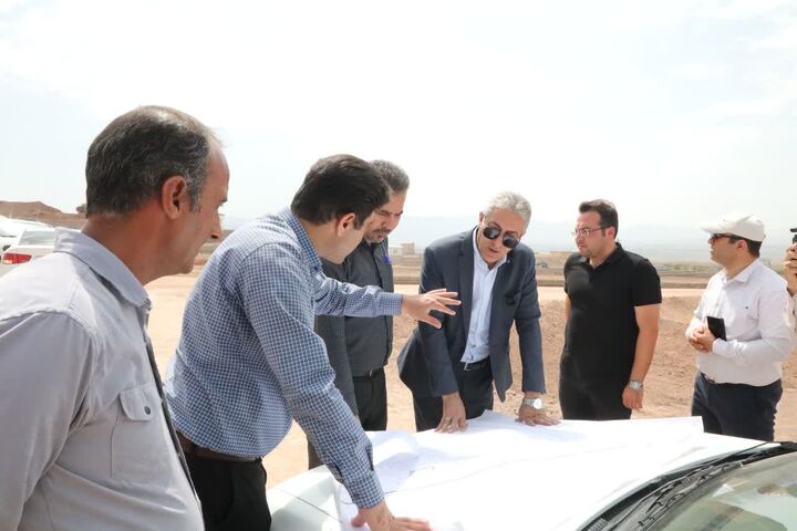 بازدید پیمان آرامون مدیرکل راه وشهرسازی آذربایجان‌غربی از روند آماده‌سازی سایت ۵۰ هکتاری طرح نهضت ملی مسکن در شهرستان خوی