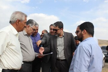 بازدید معاون وزیر راه و شهرسازی از زمین‌های نهضت ملی مسکن در شهرک سیداحمد اسدآباد همدان