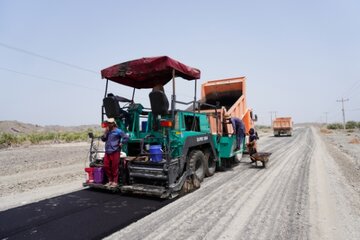 آغاز عملیات اجرایی آسفالت قطعه اول محور روستایی چاه‌علی – چاهان شهرستان نیکشهر