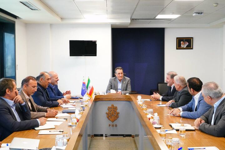 نشست هم‌اندیشی انجمن‌ها و اتحادیه‌های دریایی و بندری با مدیرعامل سازمان بنادر برگزار شد/ارائه راهکارهای عملیاتی برای بهبود خدمات بندری، دریایی و لجستیکی در بنادر تجاری کشور