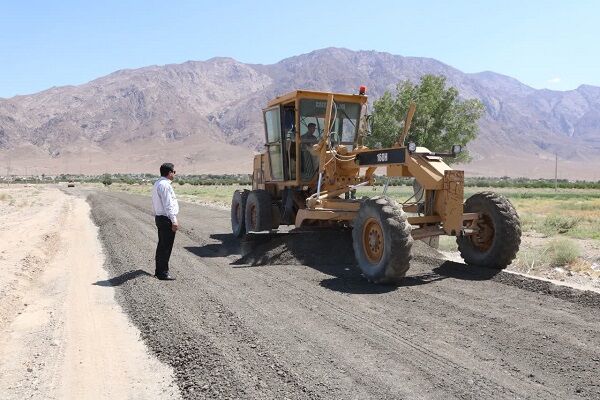آسفالتریزی مسیر ابراهیمآباد - همتآباد استان سمنان با رویکرد توسعه پایدار و صرفهجویی منابع شرق سمنان