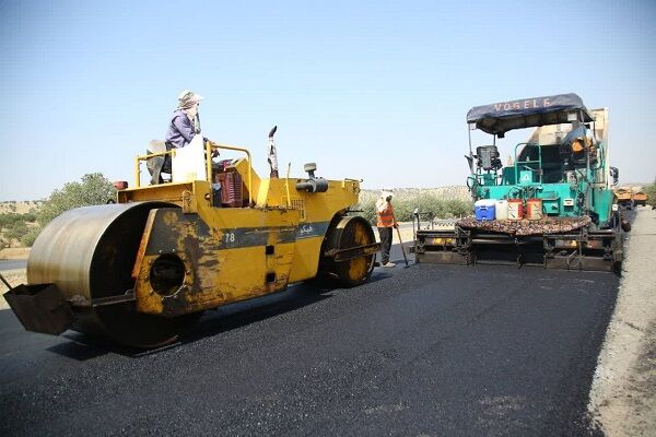 اجرای ۱۴۰ کیلومتر روکش آسفالت در محورهای مواصلاتی لرستان