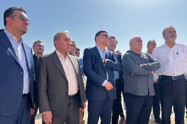 پروژه ۵۴۶ کیلومتری شیراز-بوشهر تا ۲۰ سال آینده ۹ میلیون تن بار و ۲.۷ میلیون مسافر جابهجا میکند بازوند