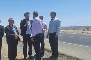 بازدید مدیرکل راه و شهرسازی جنوب کرمان از محل احداث کارخانه فروکروم در جیرفت