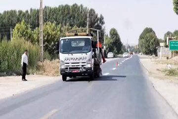 ویدیو|عملیات خط کشی محورهای روستایی در شهرستان چهارباغ استان البرز