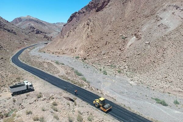 ویدئو| پروژه روکش آسفالت راه روستایی محور سرایان _ دره باز شهرستان سرایان در استان خراسان جنوبی
