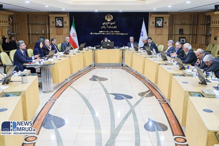 وزیر راه و شهرسازی بر پیگیری دریافت غرامت جنگ تحمیلی در مراجع بین المللی از طریق وزارت امورخارجه تاکید کرد/ بسته حمایتی صنعت هوانوردی بررسی شد شورای عالی هواپیمایی