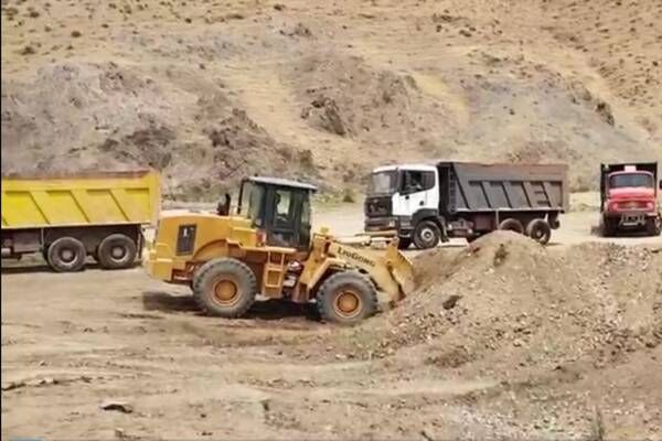 ویدیو|اجرای عملیات شن ریزی راه روستایی قوچاق بخش کرفتو شهرستان دیواندره استان کردستان