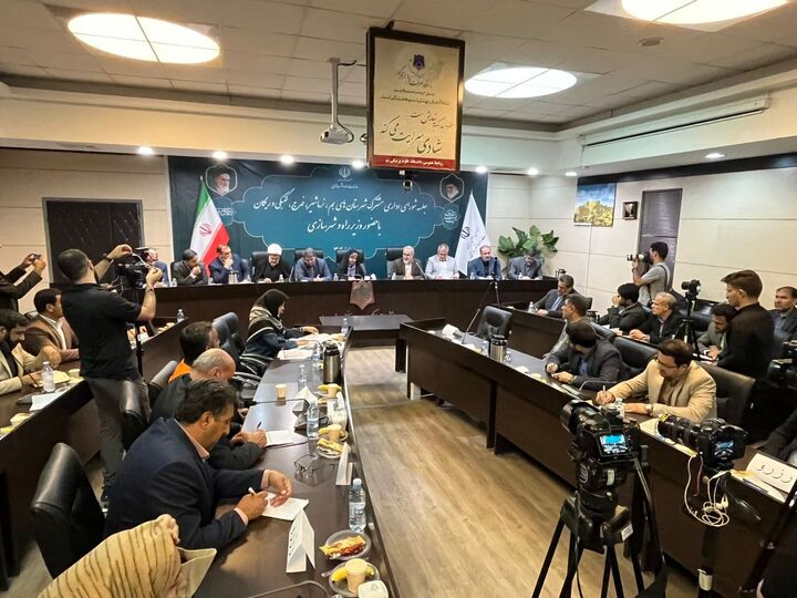 آسفالت ۸۰۰ کیلومتر راه روستایی در کرمان ظرف ۱۸ ماه انجام خواهد شد/ تأکید وزیر راه و شهرسازی بر ضرورت رفع محرومیت