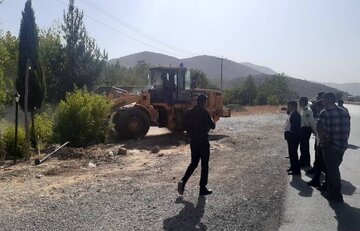 ساخت و ساز غیر مجاز جاده ای