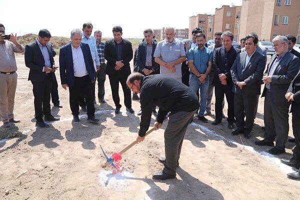 کلنگ ساخت درمانگاه خیّرساز شهید توکلیزاده در مسکن مهر نظرآباد به زمین خورد کلنگ ساخت درمانگاه خیّرساز شهید توکلیزاده در مسکن مهر نظرآباد به زمین خورد.