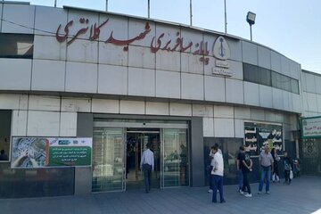 ببینید|نصب بنر های اطلاع رسانی زائران اربعین حسینی در پایانه مسافربری شهید کلانتری کرج
