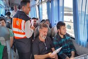 ببینید|توزیع بروشورهای راهنمایی زائران اربعین حسینی در پایانه مسافربری شهید کلانتری
