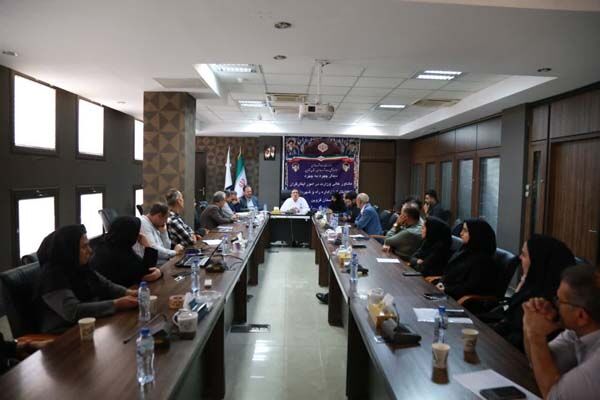 بر پایی میز خدمت و بررسی مشکلات کارکنان جامعه ایثارگران اداره کل راه و شهرسازی قزوین با حضور مشاور وزیر قزوین