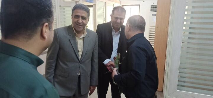 ببینید| تقدیر مدیرکل راه و شهرسازی خوزستان از تلاش‌های خبرنگاران و کارکنان خبرگزاری صدا و سیمای استان
