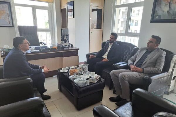 نشست سرپرست اداره کل راه و شهرسازی چهارمحال و بختیاری با معاون ساخت و توسعه راهآهن کشور  درباره پروژه راهآهن شهرکرد–مبارکه–سفیددشت .