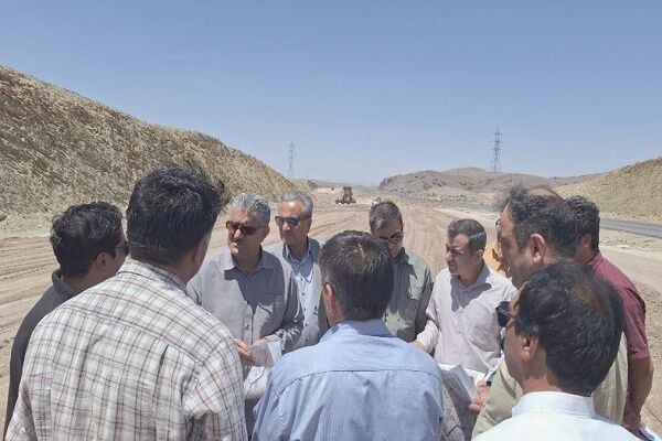 بازدید معاون عمرانی استاندار و مدیر کل راه و شهرسازی سیستان و بلوچستان از عملیات ساخت بزرگراه زاهدان-خاش