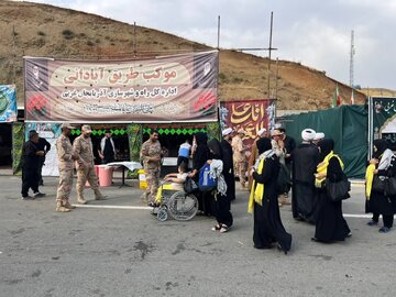 ارائه خدمات موکب اداره کل راه و شهرسازی آذربایجان‌غربی به زائران اربعین حسینی در مرز تمرچین
