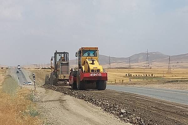 اجرای عملیات راهداری محوری و امداد رسانی راهداران سقز به زائران اربعین در محورهای شهرستان