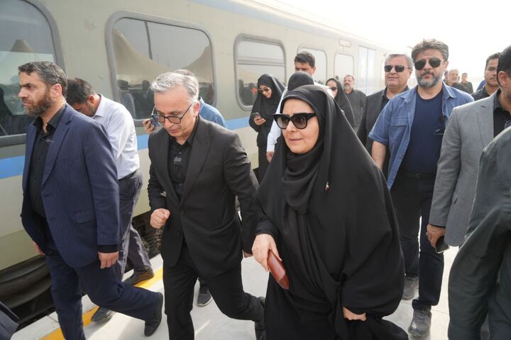 وزیر راه  مسیر بازگشت از شلمچه به خرمشهر را با ریل باس طی کرد
