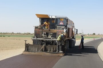 عملیات آسفالت حفاظتی در راه‌های استان همدان