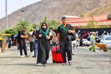 گزارش تصویری// پایانه مرزی تمرچین امروز نیز با افزایش چشمگیر تردد زائرین اربعین حسینی