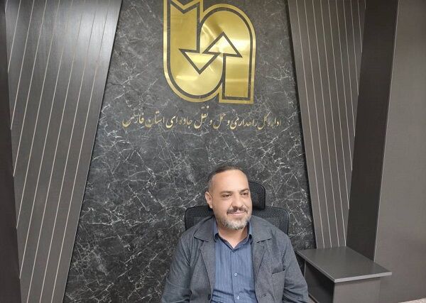 آغاز اجرای خطکشی گرم در محورهای پرترد استان فارس  وحید یزدانی رئیس اداره ایمنی راهها اداره کل راهداری و حمل و نقل جادهای فارس