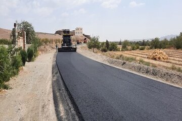 تکمیل عملیات روکش آسفالت محور گردشگری «تنگه داستان» مجن همزمان با هفته دولت