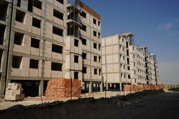 ثبت رکورد جدید ساخت مسکن در کشور ببینید : بازدید میدانی صمد علامه معاون مسکن و ساختمان راه و شهرسازی استان اردبیل از احداث ۲۴۲۴ واحد مسکونی در شهرک ۸۲ هکتاری شهید سید جعفر خراسانی اردبیل