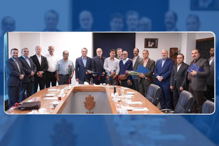 نشست صمیمانه جمعی از آزادگان سازمان بنادر و دریانوردی با مدیرعامل سازمان بنادر ودریانوردی دیدار سعید رسولی با آزادکان