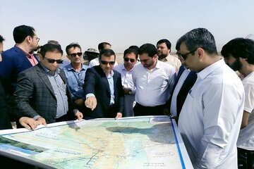 ببینید| بازدید معاون وزیر راه و شهرسازی از عملیات ساخت بزرگراه خاش-سراوان همزمان با هفته دولت