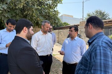 بازدید مدیرکل راه و شهرسازی گلستان از عملیات تخریب خانه‌های سازمانی فرسوده گنبدکاووس در راستای نوسازی و تولید مسکن