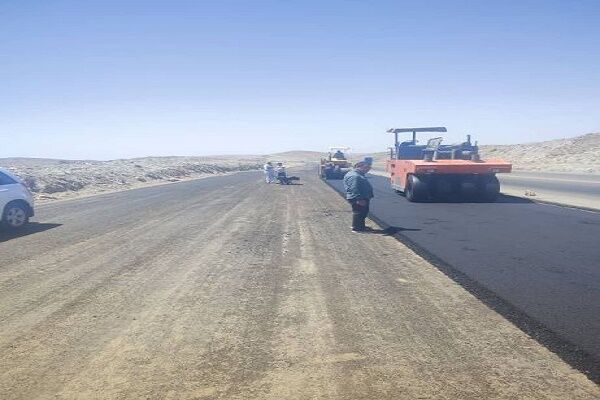 بازدید معاون مهندسی و ساخت راه و شهرسازی سیستان و بلوچستان از عملیات آسفالت قطعه ۲ بزرگراه خاش – زاهدان