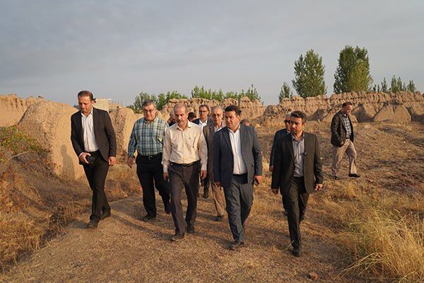ببینید: بازدید میدانی معاون وزیر راه و شهرسازی و مدیرعامل شرکت بازآفرینی شهری ایران و هیئت همراه از بافت و بناهای تاریخی و محدوده بافت‌های ناکارآمد و سکونتگاه‌های غیررسمی شهرستان مشکین‌شهر